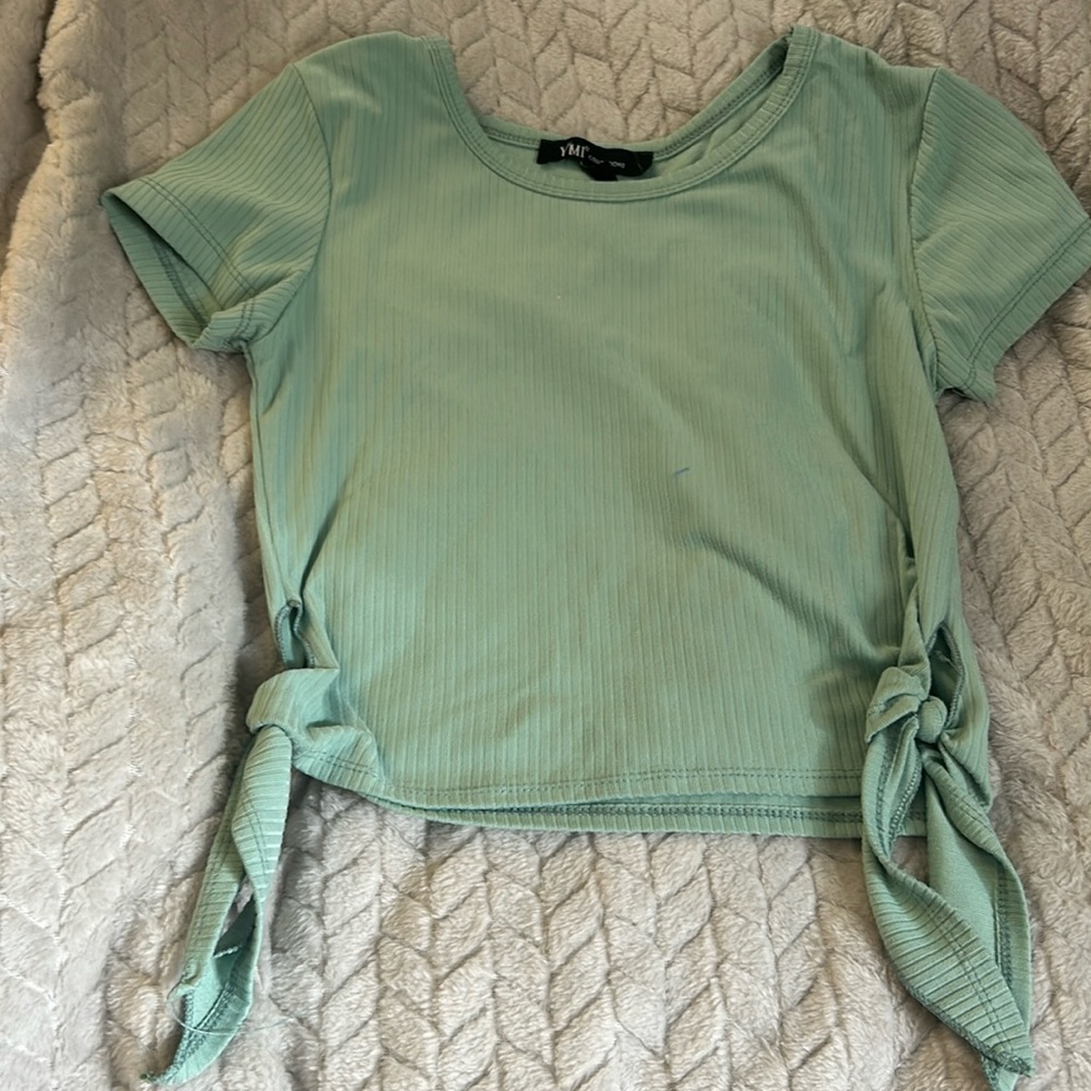 Shirt- ties on the two sides